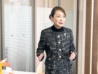 新年の挨拶をする羽島企画宇野恵利子社長